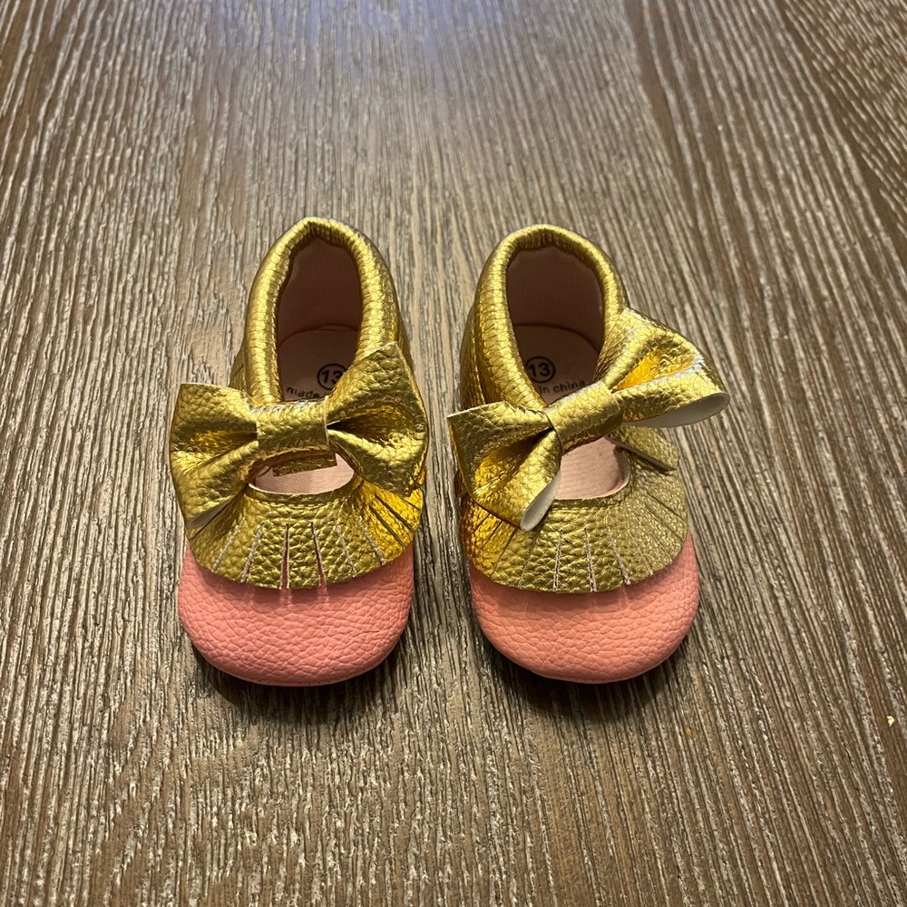NEW! Pink & Gold baby moccasins